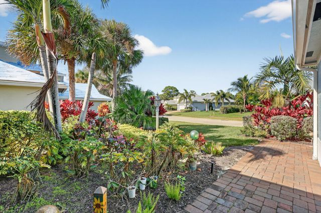 447 11th Square SW, Vero Beach, FL 32962