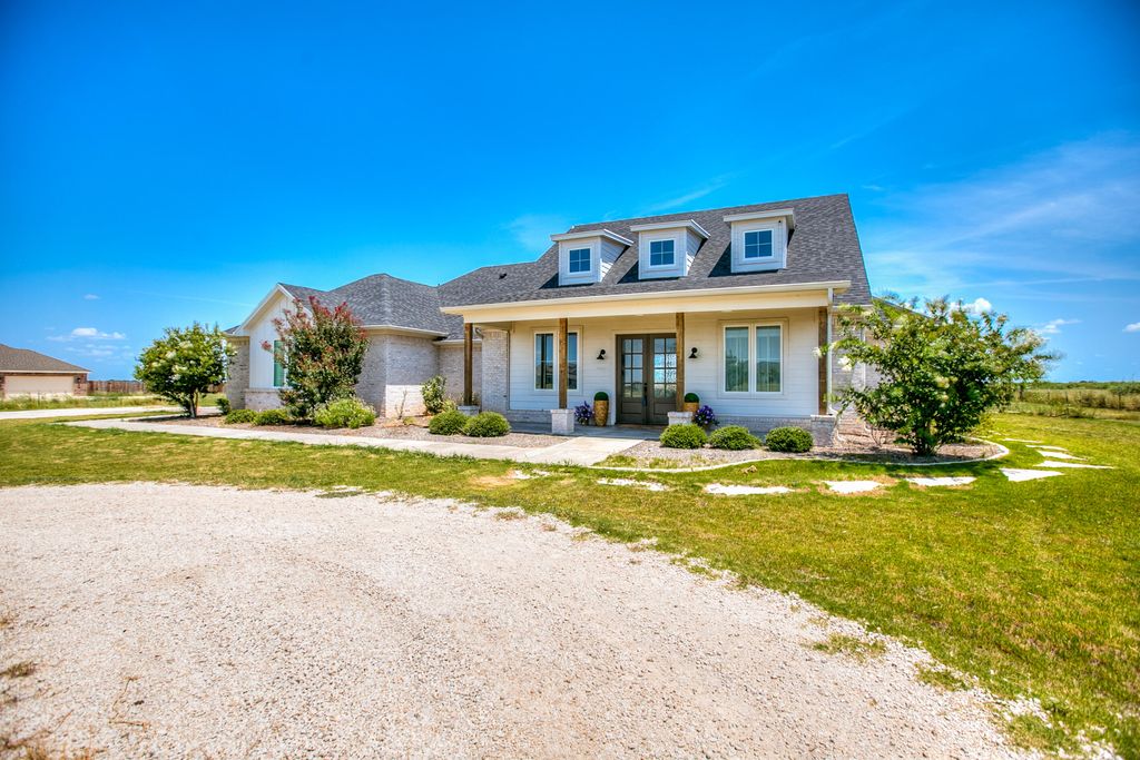Image 4 of property listing at 12642 Rasberry Lane, San Angelo, TX 76904