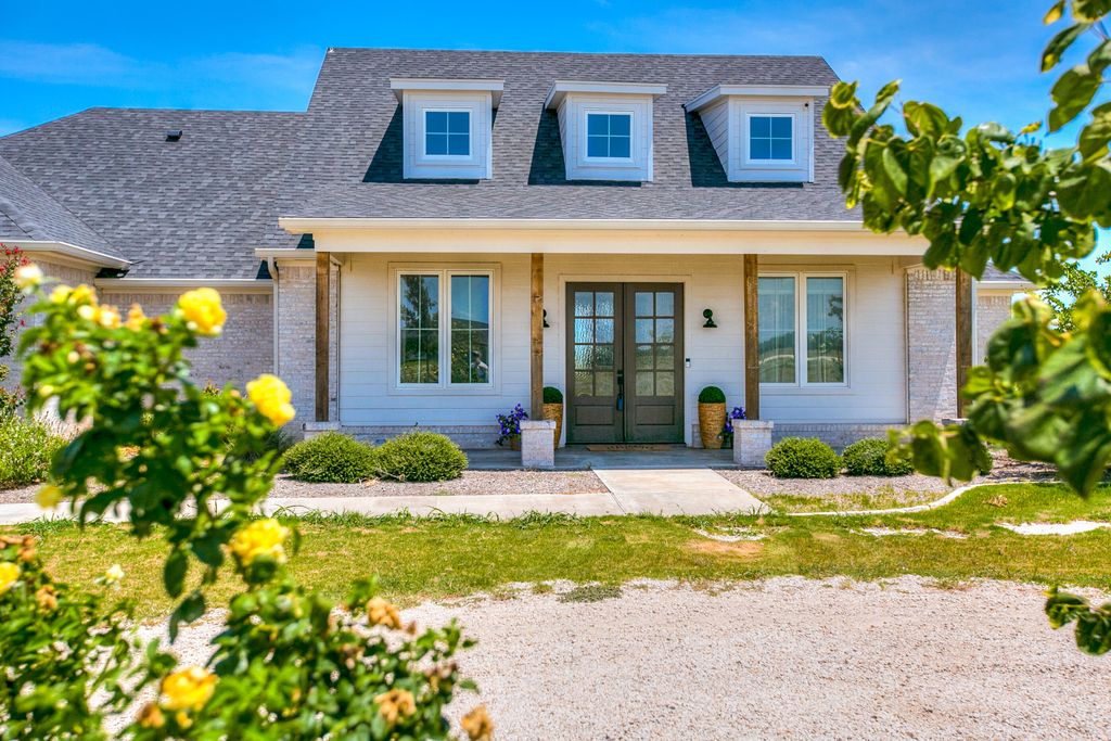 Image 5 of property listing at 12642 Rasberry Lane, San Angelo, TX 76904