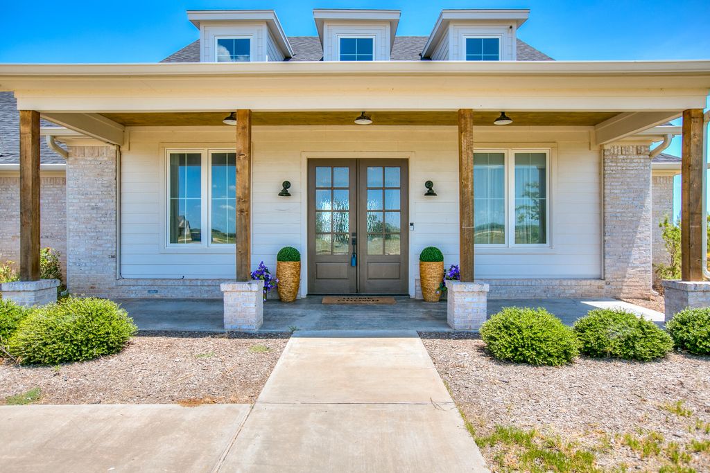 Image 6 of property listing at 12642 Rasberry Lane, San Angelo, TX 76904