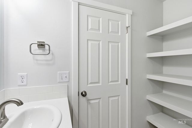 1709 Dyer St, Middleton, ID 83644