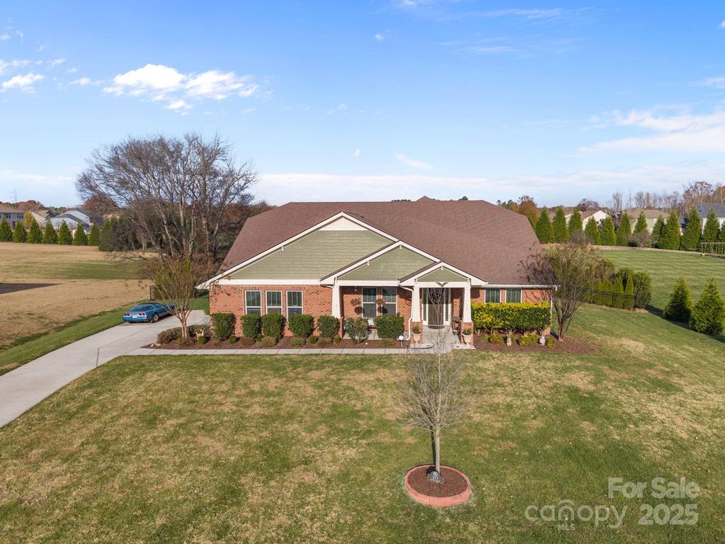 317 Candella Drive, Matthews, NC 28104
