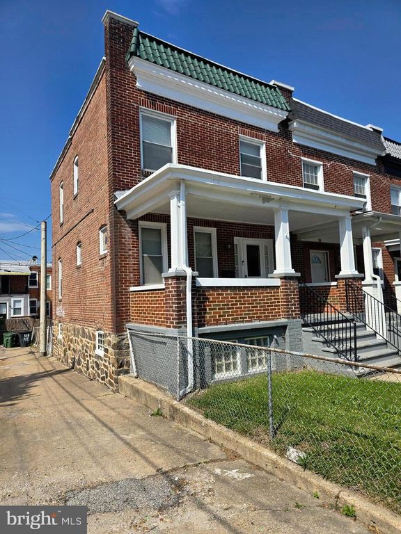 Image 3 of property listing at 816 PRIMSON AVE, Baltimore, MD 21229