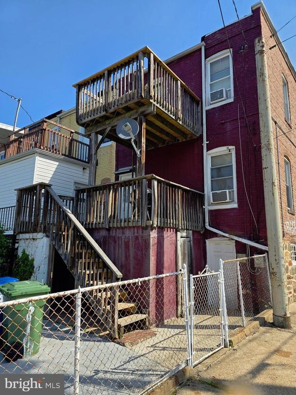 Image 4 of property listing at 816 PRIMSON AVE, Baltimore, MD 21229