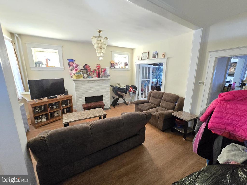 Image 5 of property listing at 816 PRIMSON AVE, Baltimore, MD 21229