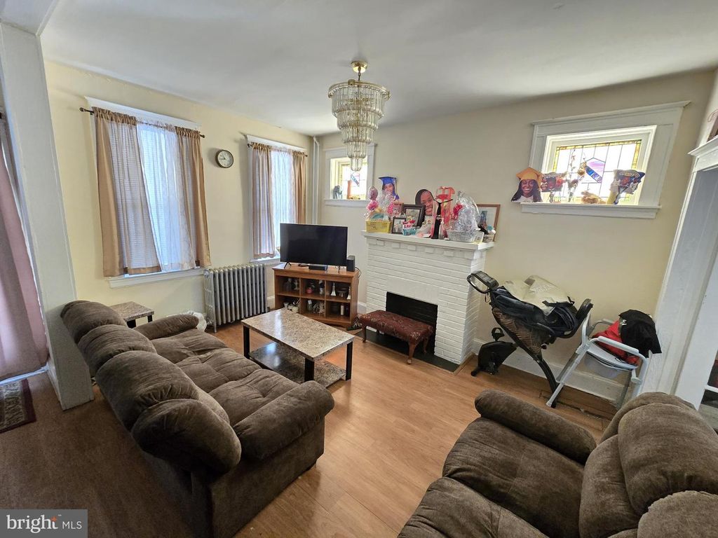 Image 7 of property listing at 816 PRIMSON AVE, Baltimore, MD 21229