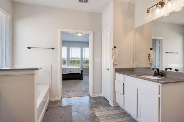 574 Sugar Cane RD, Buda, TX 78610