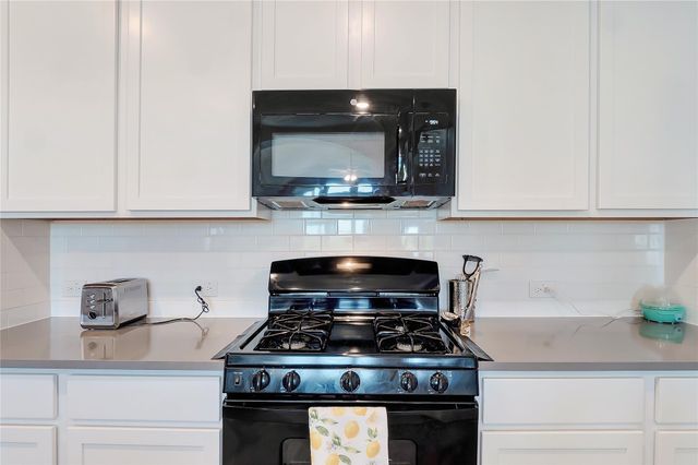 574 Sugar Cane RD, Buda, TX 78610