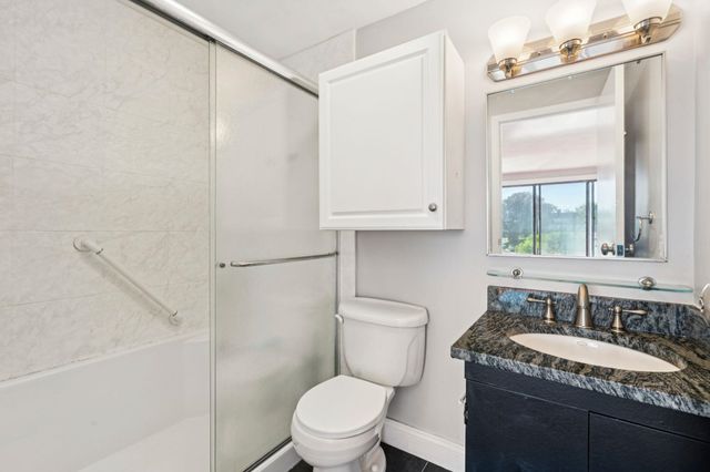 55 River Rd Apt 6A, Manchester, NH 03104