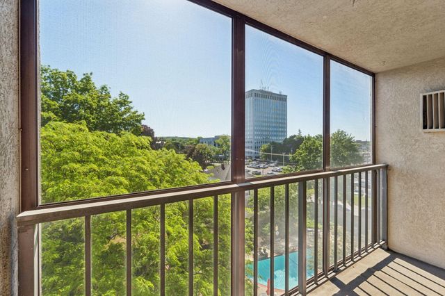 55 River Rd Apt 6A, Manchester, NH 03104