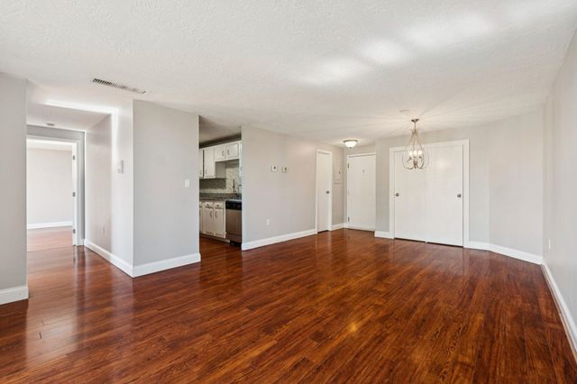 55 River Rd Apt 6A, Manchester, NH 03104