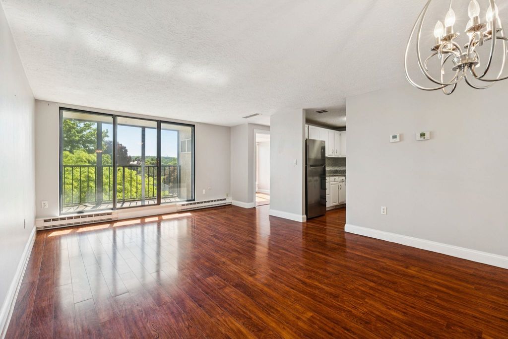 55 River Rd Apt 6A, Manchester, NH 03104