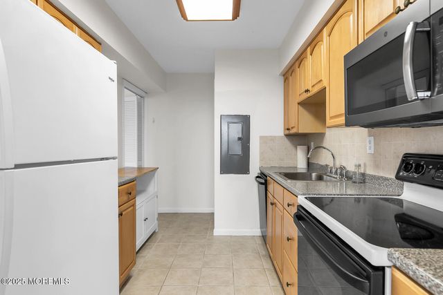 1 Channel Drive 1507, Monmouth Beach, NJ 07750