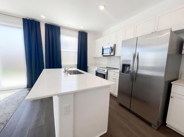 8475 Anker Way, Elk Grove, CA 95757