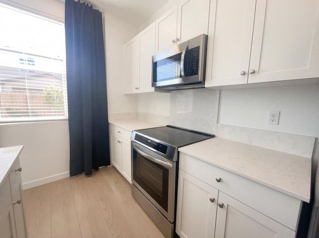 8475 Anker Way, Elk Grove, CA 95757