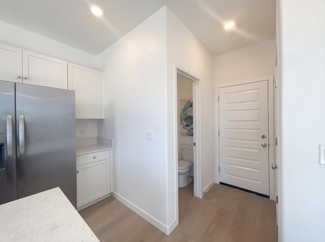 8475 Anker Way, Elk Grove, CA 95757