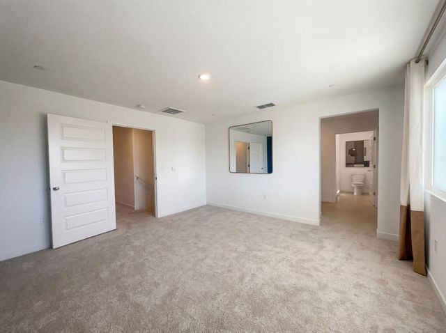 8475 Anker Way, Elk Grove, CA 95757