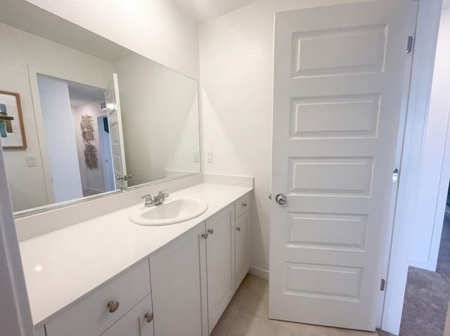 8475 Anker Way, Elk Grove, CA 95757