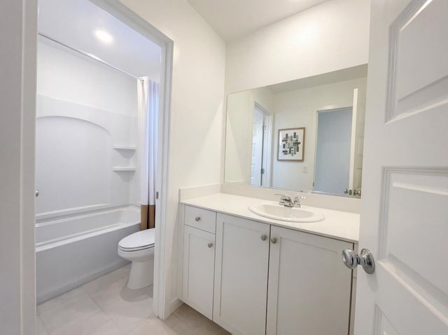 8475 Anker Way, Elk Grove, CA 95757