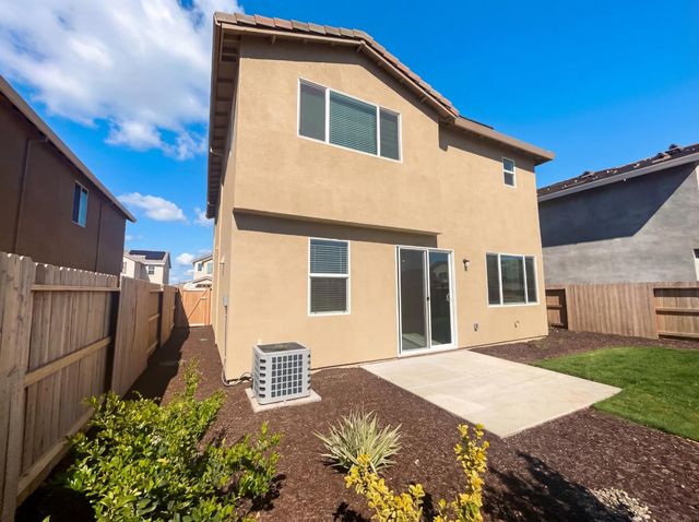 8475 Anker Way, Elk Grove, CA 95757