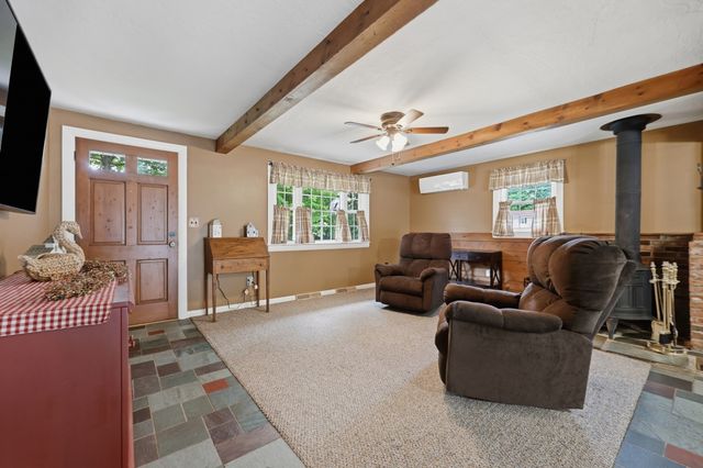 4 Olive Dr, Leominster, MA 01453