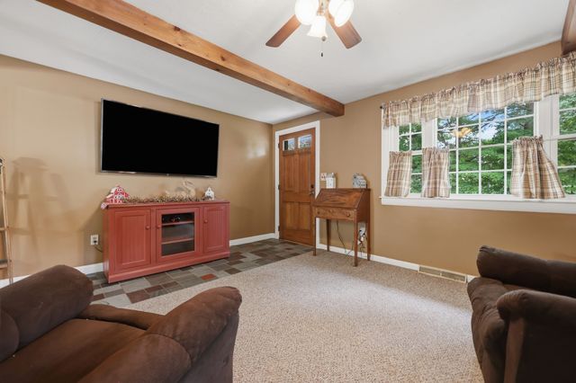 4 Olive Dr, Leominster, MA 01453