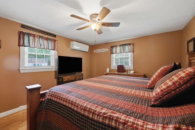 4 Olive Dr, Leominster, MA 01453