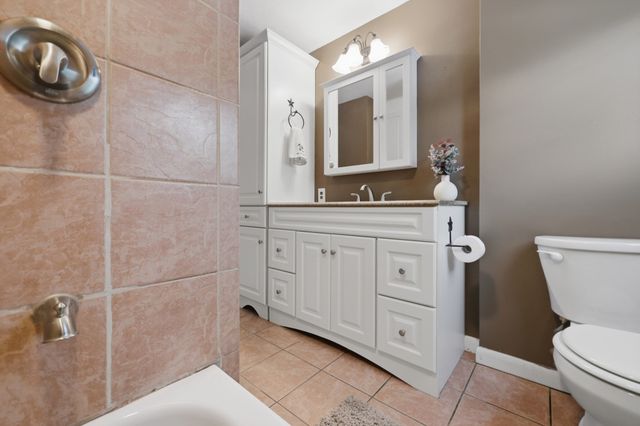 4 Olive Dr, Leominster, MA 01453