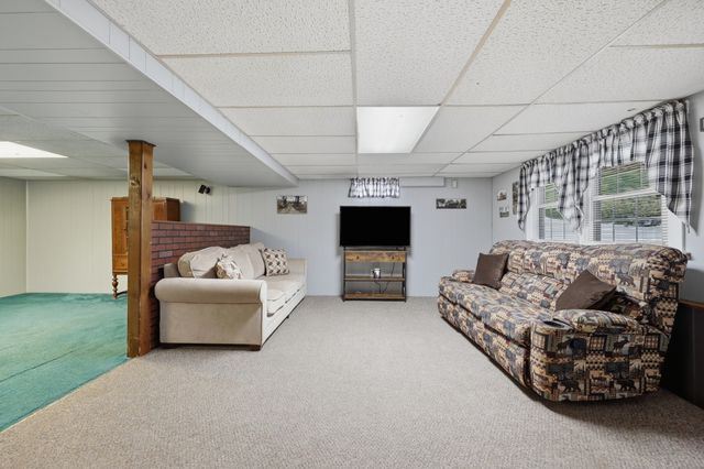 4 Olive Dr, Leominster, MA 01453