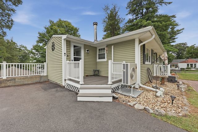 4 Olive Dr, Leominster, MA 01453
