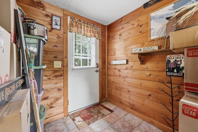 4 Olive Dr, Leominster, MA 01453