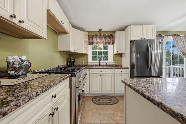 4 Olive Dr, Leominster, MA 01453