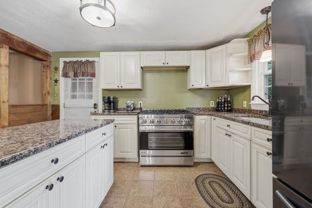 4 Olive Dr, Leominster, MA 01453
