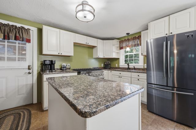 4 Olive Dr, Leominster, MA 01453