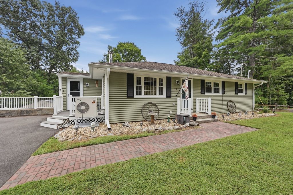 4 Olive Dr, Leominster, MA 01453