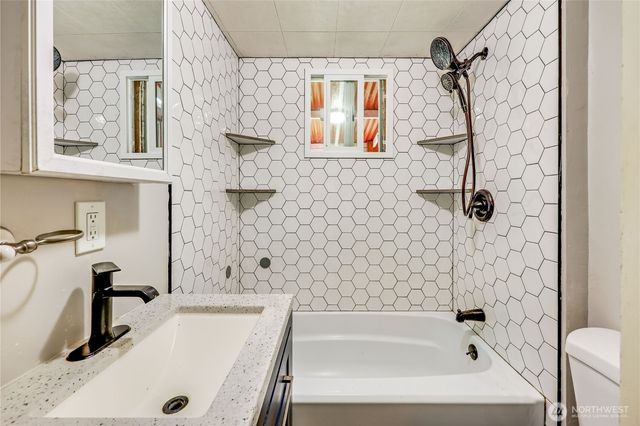 2821 NW Costa Vida Way, Poulsbo, WA 98370