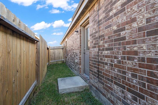 15231 Central Lakes Drive, Humble, TX 77396