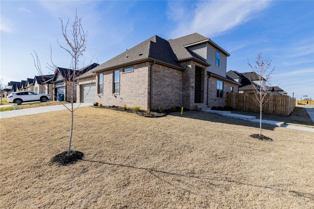 808 W Kelley Ann Street, Siloam Springs, AR 72761