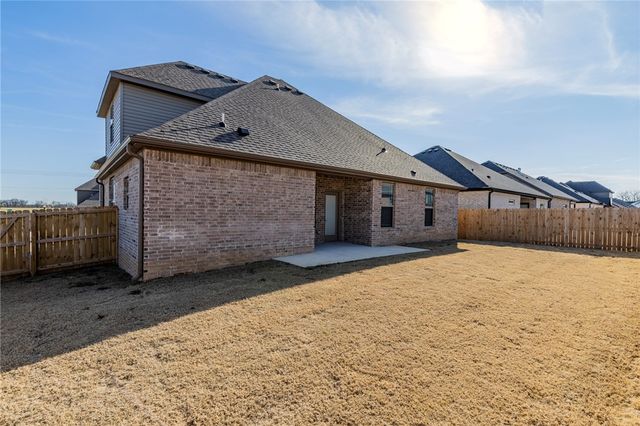 808 W Kelley Ann Street, Siloam Springs, AR 72761