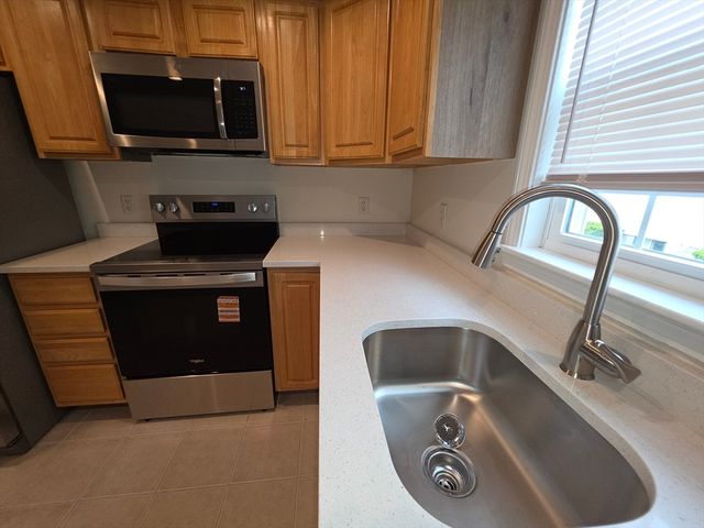956 Warren Ave 4, Brockton, MA 02301