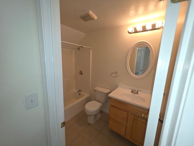 956 Warren Ave 4, Brockton, MA 02301