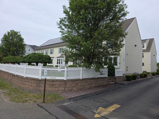 956 Warren Ave 4, Brockton, MA 02301