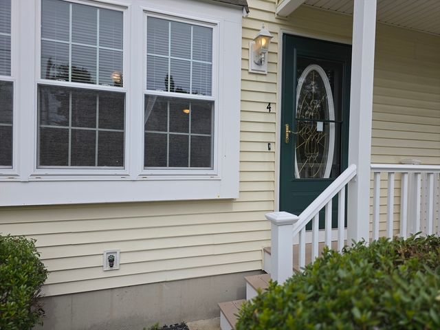 956 Warren Ave 4, Brockton, MA 02301