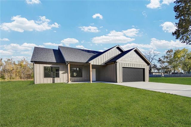 501 East Street, East Lynne, MO 64743