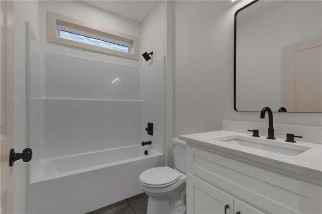 501 East Street, East Lynne, MO 64743