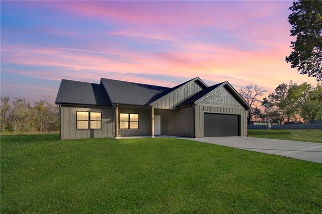 501 East Street, East Lynne, MO 64743