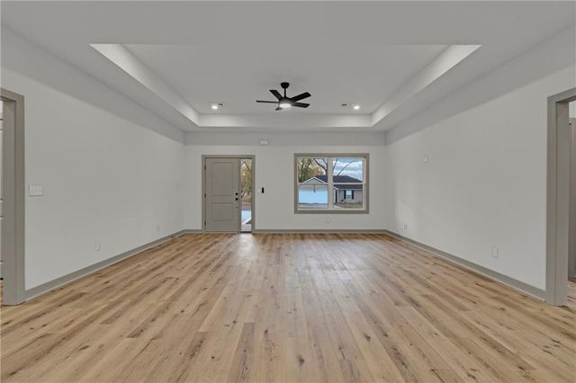 501 East Street, East Lynne, MO 64743