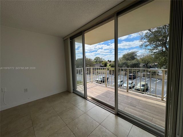 13120 SW 92nd Ave B-302, Miami, FL 33176
