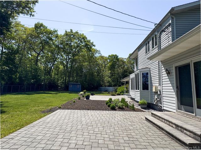 8 Donnatella Lane, Nesconset, NY 11767