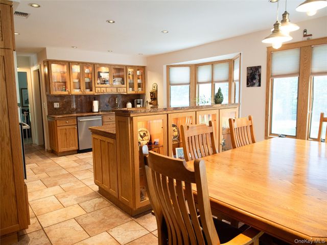 8 Donnatella Lane, Nesconset, NY 11767